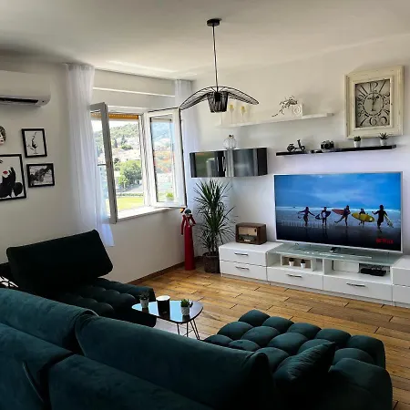 Luxury Lulu דירה *
