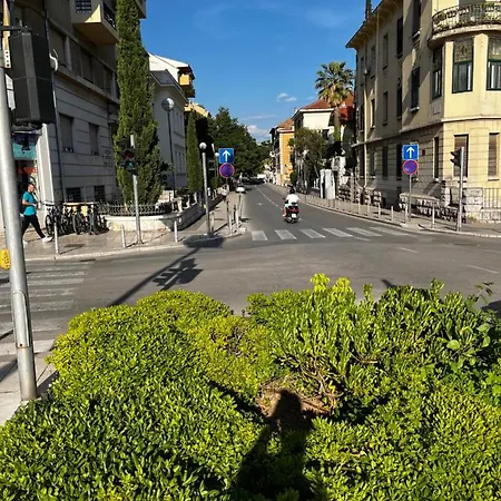 Luxury Lulu スプリト