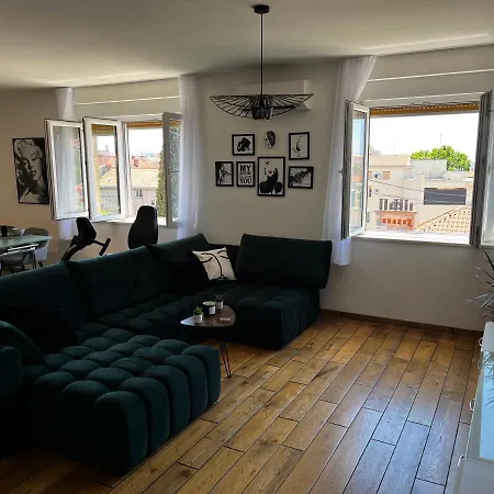 Luxury Lulu アパート *